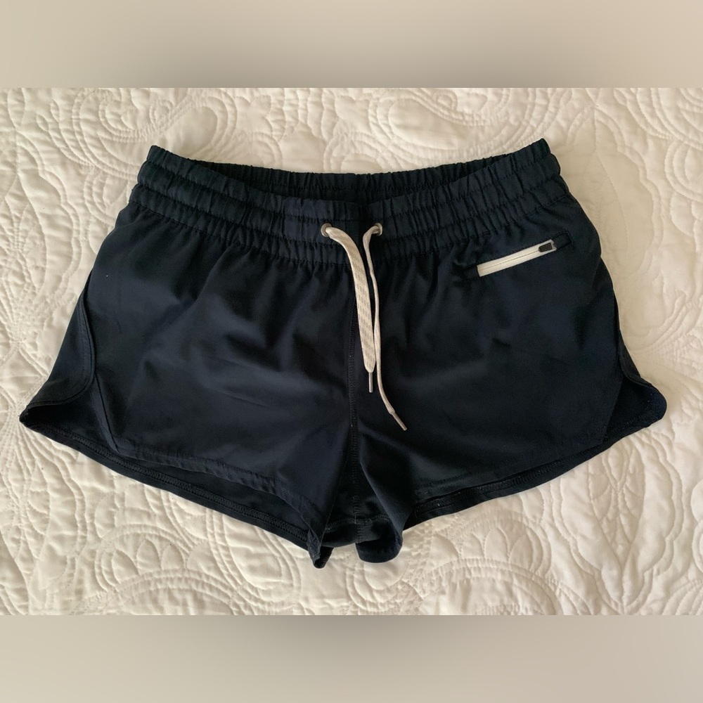 vuori clementine shorts navy blue size small